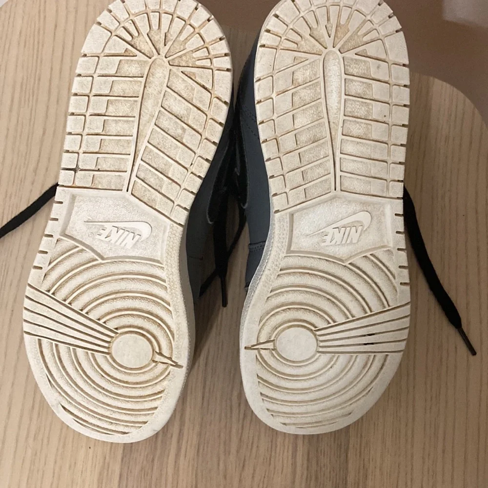 Nike Air Jordan 1 Retro High Cool Grey boys - Picture 7 of 7